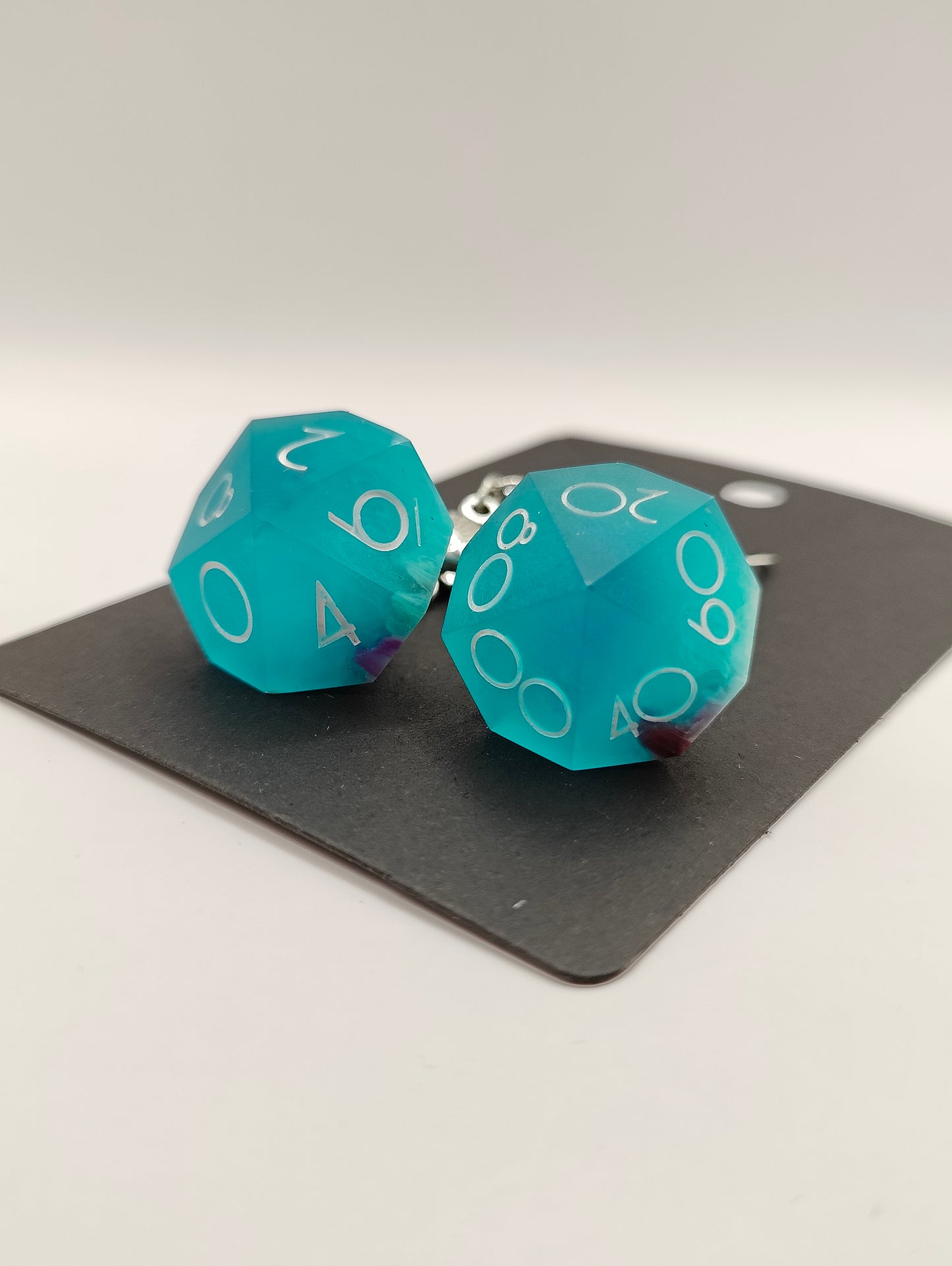 Handmade dangly D10/D% earrings: Seaside seashell