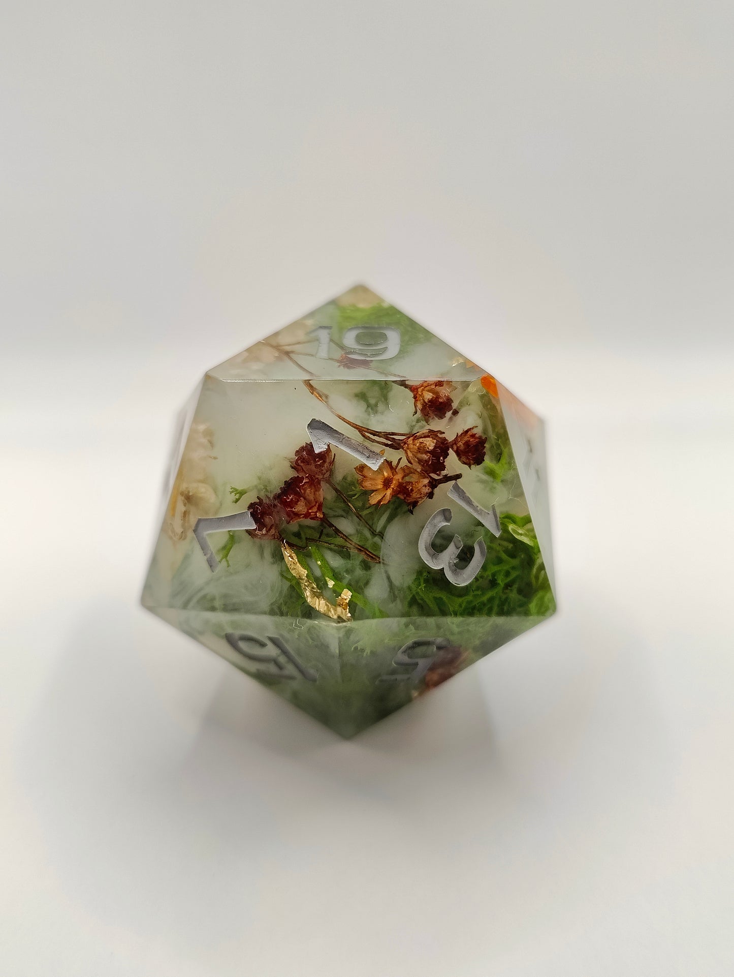 Handmade 40mm D20: Shrouded fables