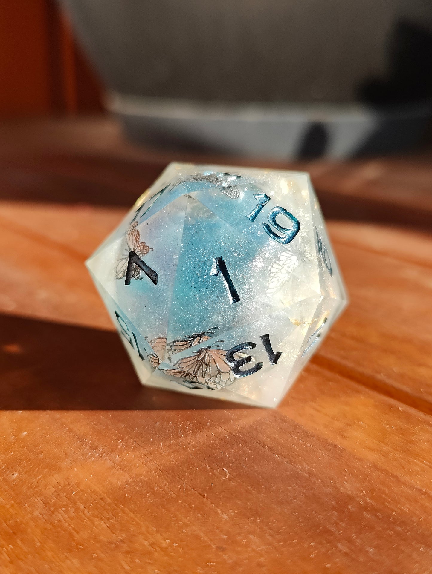 Handmade 40mm liquid core D20: Butterfly vapor