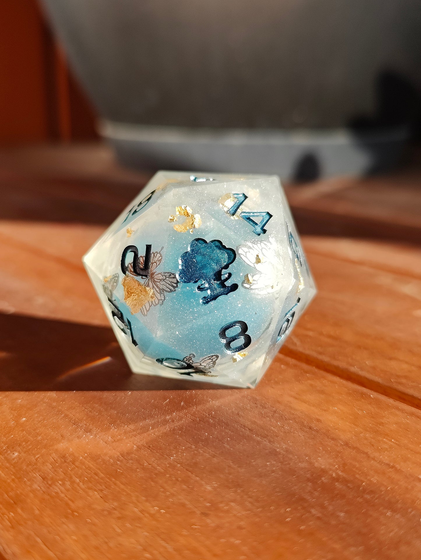 Handmade 40mm liquid core D20: Butterfly vapor