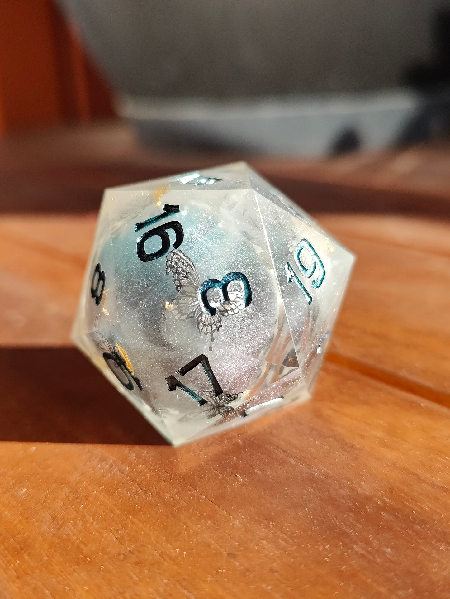 Handmade 40mm liquid core D20: Butterfly vapor