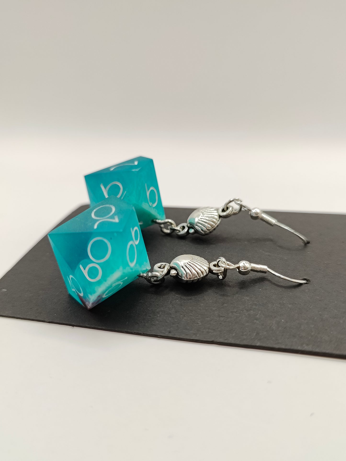 Handmade dangly D10/D% earrings: Seaside seashell