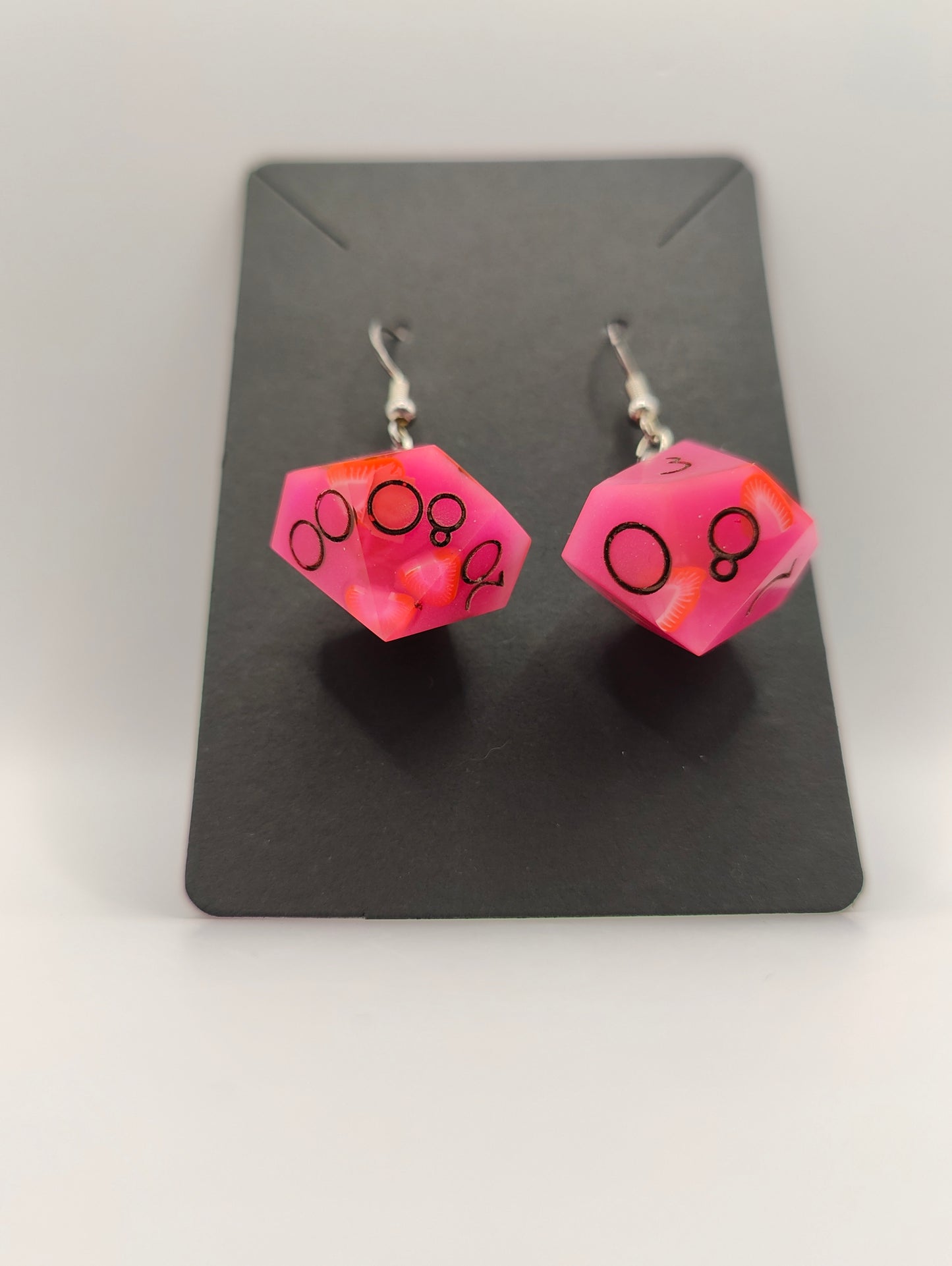 Handmade D100/D10 earrings: Strawberry chocolate