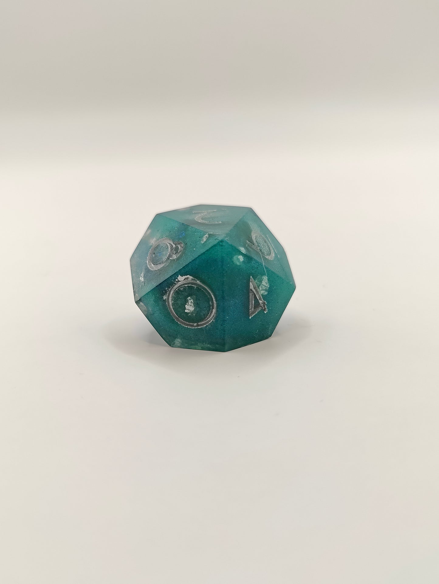 Handmade D10: Silver glacier