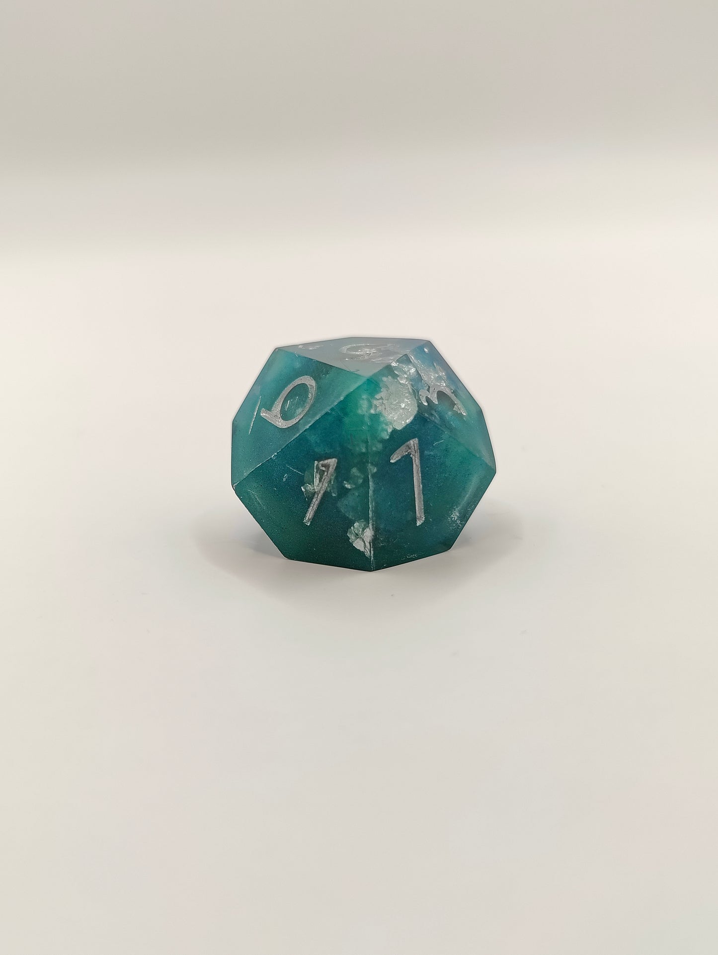 Handmade D10: Silver glacier