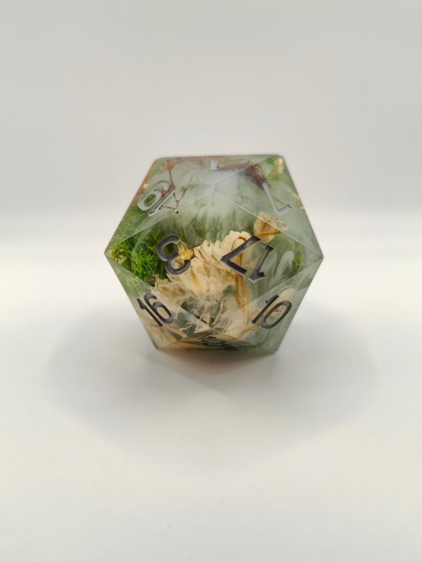 Handmade 40mm D20: Shrouded fables