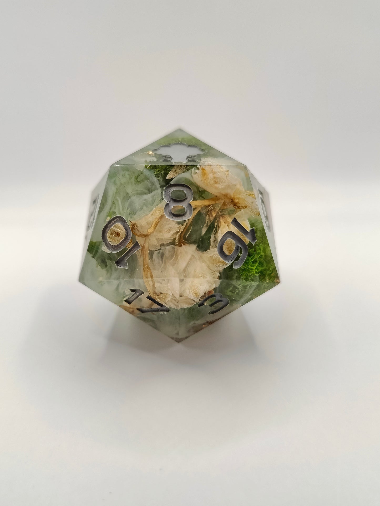 Handmade 40mm D20: Shrouded fables