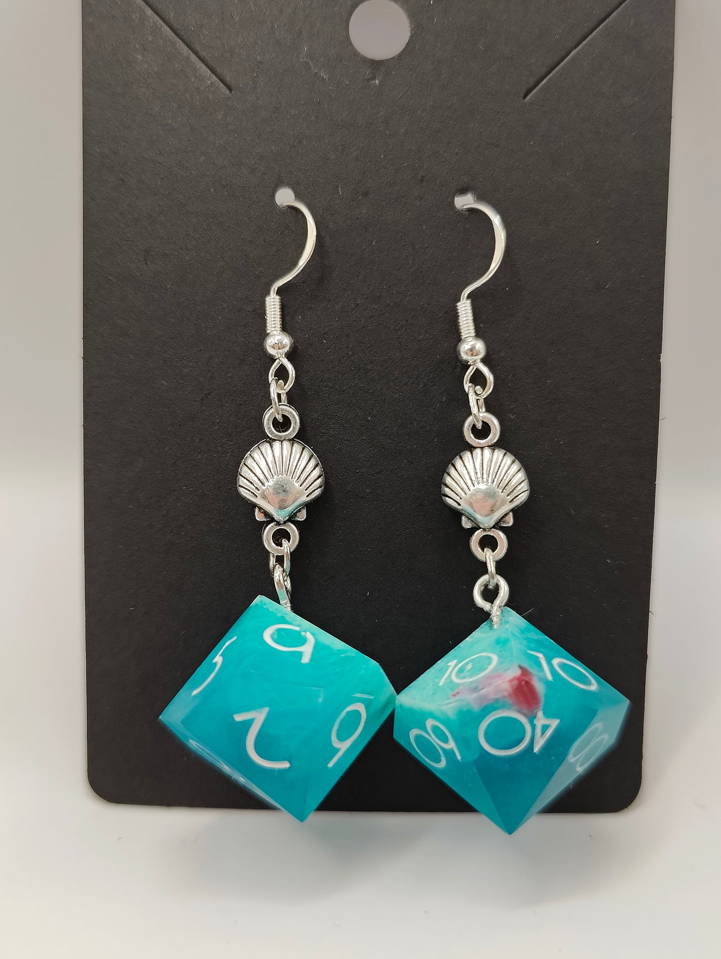 Handmade dangly D10/D% earrings: Seaside seashell