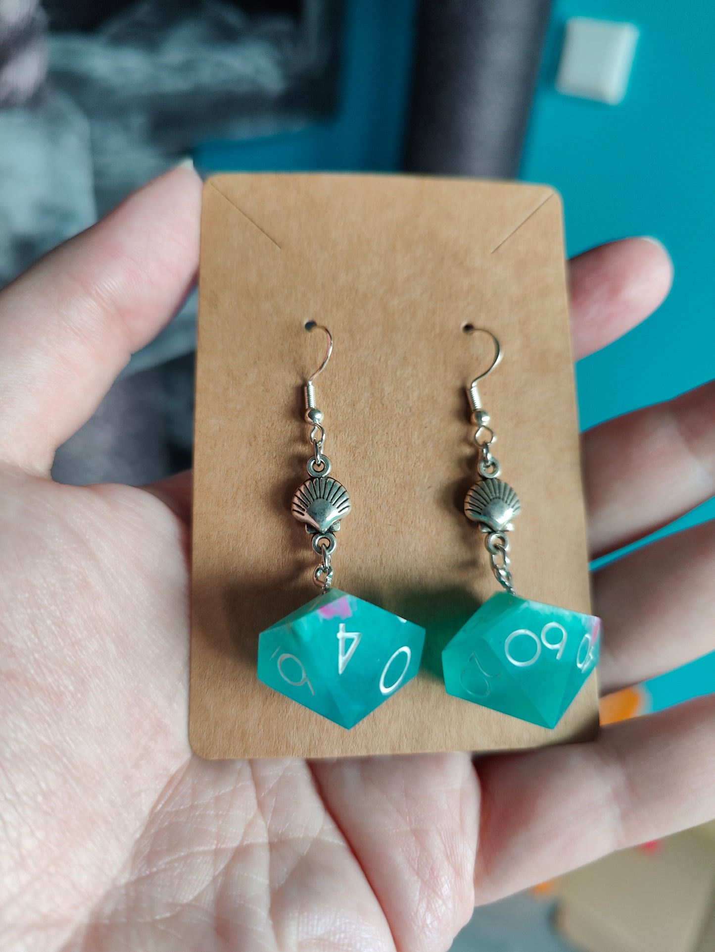Handmade dangly D10/D% earrings: Seaside seashell