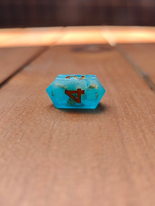 Handmade mini Single Crystal D4: Wayfinder